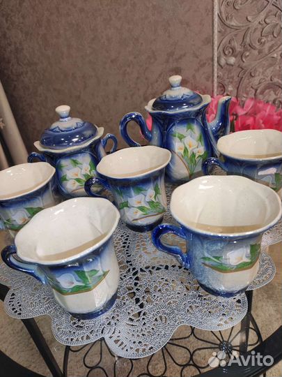 Чайный сервиз с чайничком заварником и сахарницей