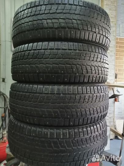 Dunlop SP Winter Ice 01 215/65 R16