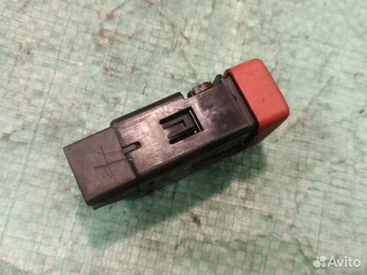 Кнопка аварийной сигнализации Land Rover Range