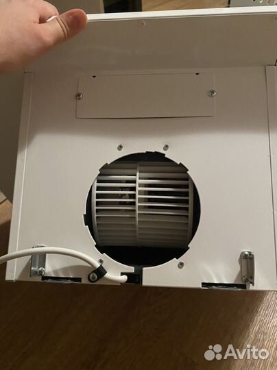 Вытяжка новая
