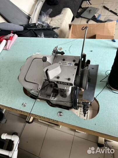 Машинка оверлок tony
