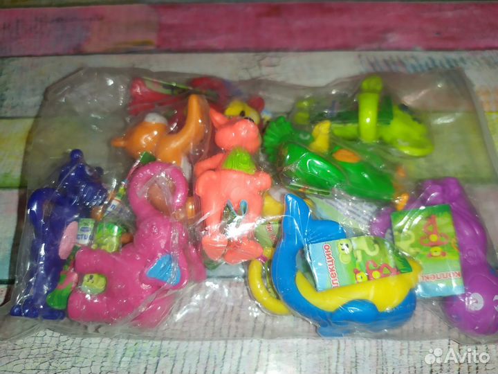 Фигурки из разных шок. яиц, десертов