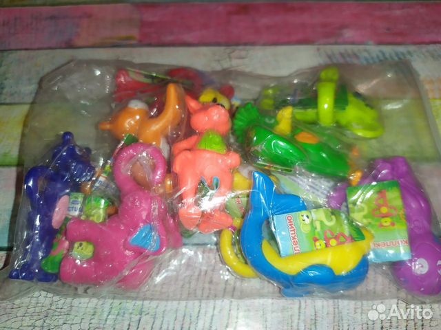 Фигурки из разных шок. яиц, десертов