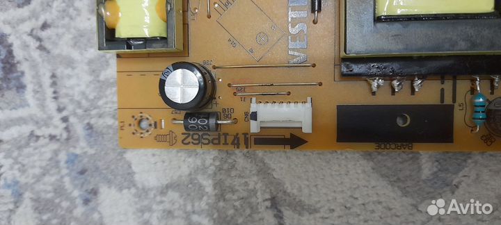 Запчасьи к телевизору hitahi модель 32HE2000R