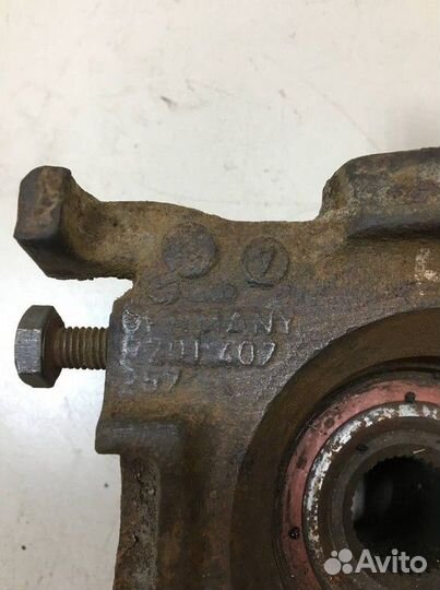 Кулак поворотный передний левый