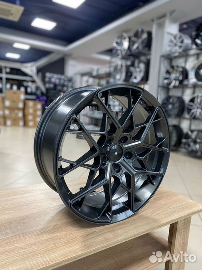 Диск литой Replica HRE ff10 R18 5*114,3 8J et35