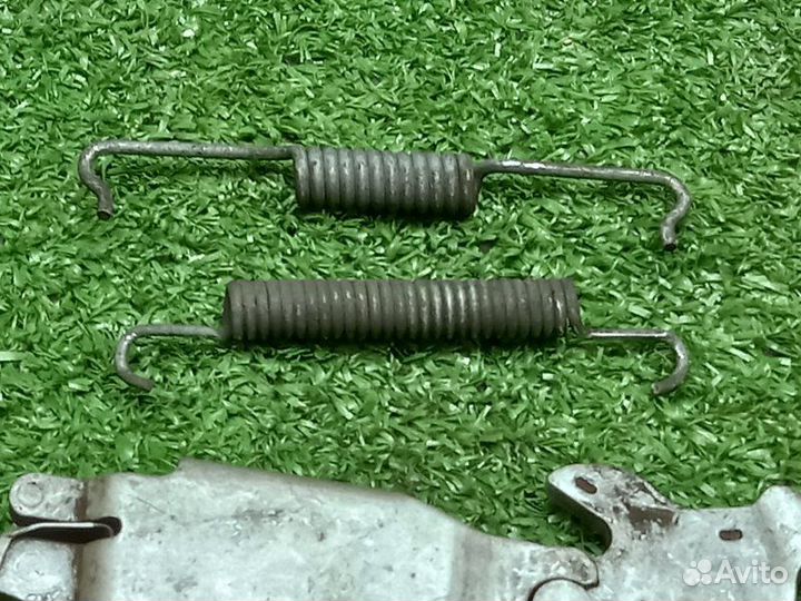 Механизм стояночного тормоза левый Land Rover