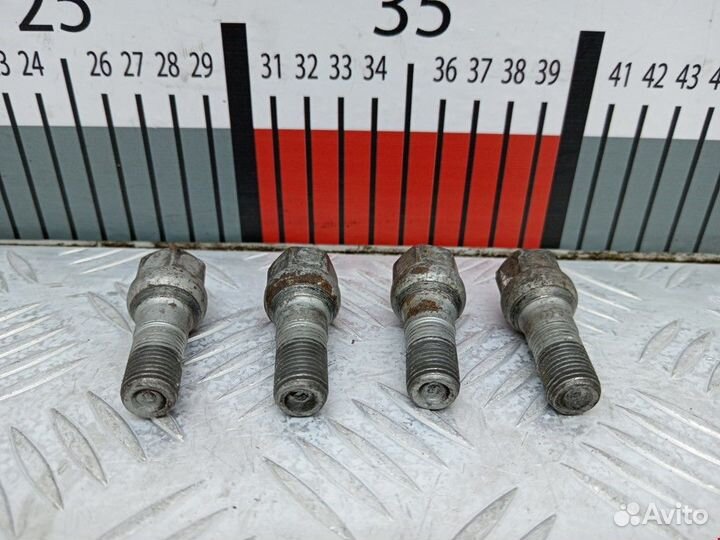 Болт Citroen C3 Picasso 2003 701601139B