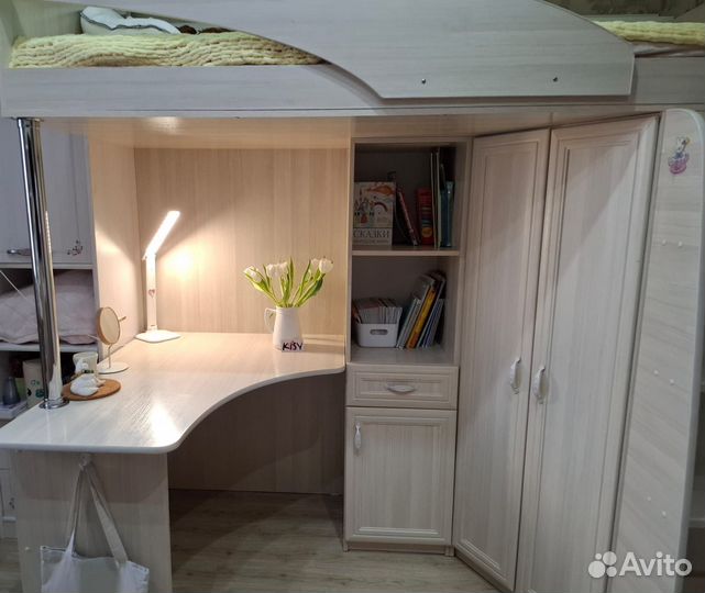 Кровать чердак со столом и шкафом бу