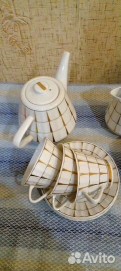 Чайный сервиз.золотая клетка