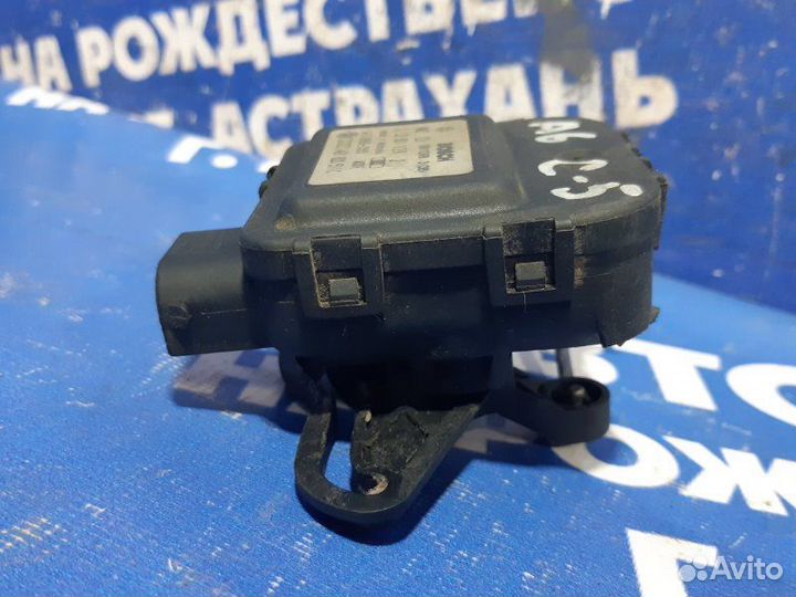 Моторчик заслонок отопителя Audi A6C5 седан 1999