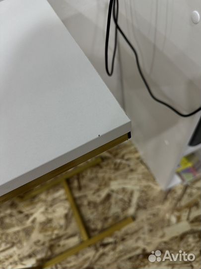 Прикроватный столик