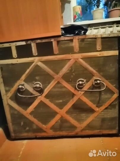 Сундук деревянный