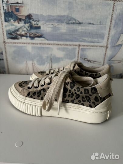 Кроссовки zara 32