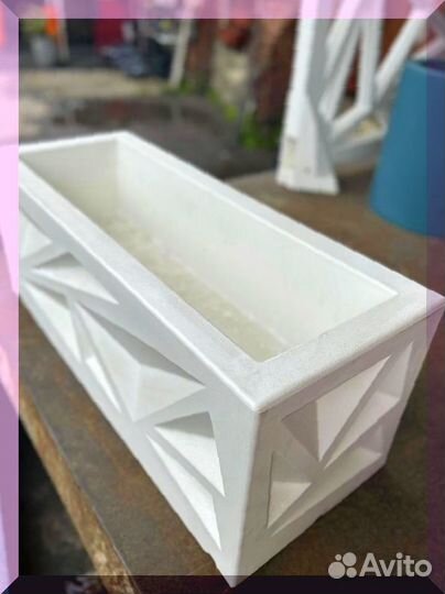 Кашпо для цветов из пластика