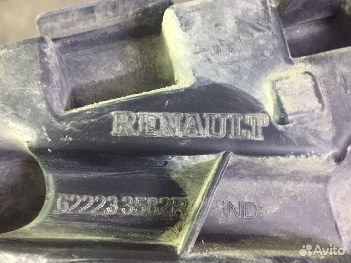 Кронштейн переднего бампера Renault Logan II