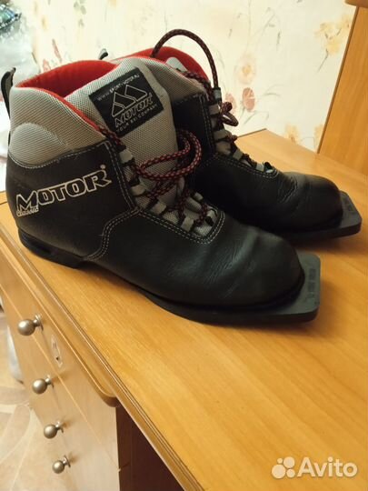 Лыжные ботинки