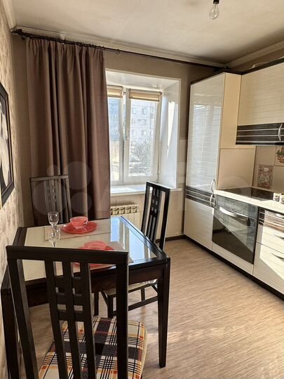 2-к. квартира, 52 м², 2/5 эт.