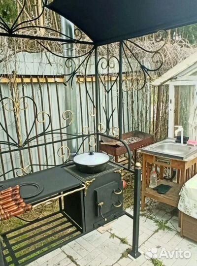 Мангал с крышей