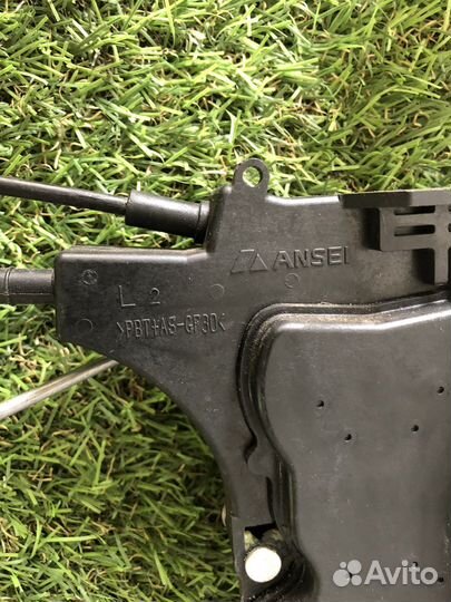 Замок двери левый Mitsubishi Outlander XL