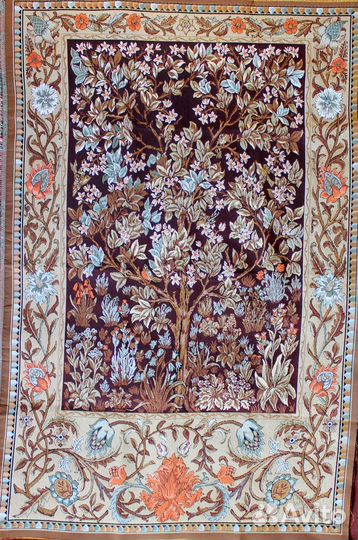 Гобелены У. Морриса среднего размера