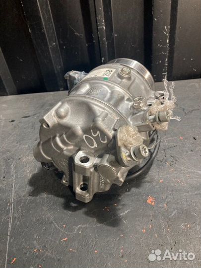 Компрессор кондиционера Bmw 5 G30 N63 2018