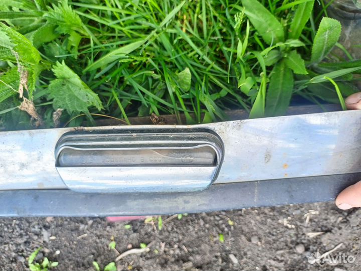 Задний бампер 21011