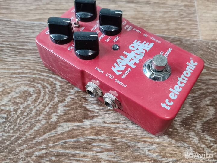 Гитарная педаль tc electronic hall of fame
