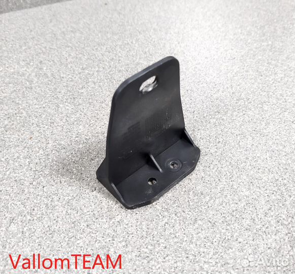 Лот Q271 Кронштейн Audi Q7