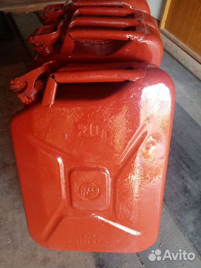 Канистра для бензина металлическая