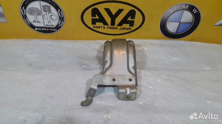 Тепловой экран с кронштейном Mercedes w212 w204