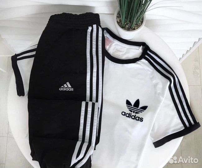 Спортивный костюм adidas