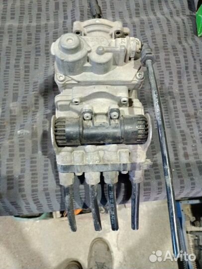 Главный тормозной кран Iveco Stralis