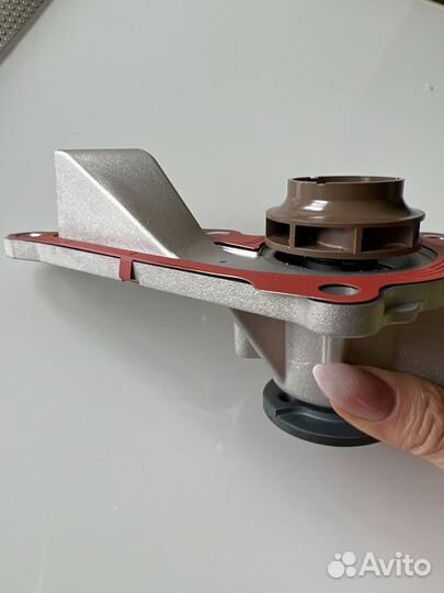 Помпа на renault аркану