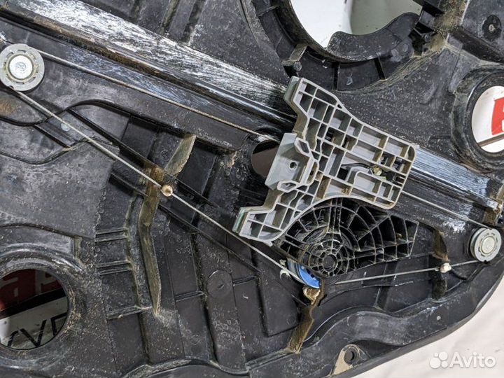 Стеклоподъемник задний правый Hyundai Tucson 3 TL