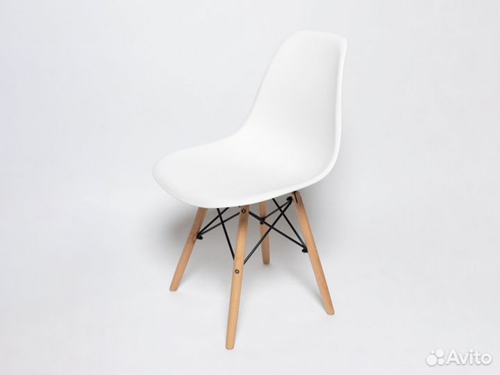 Кухонные стулья Eames в наличии