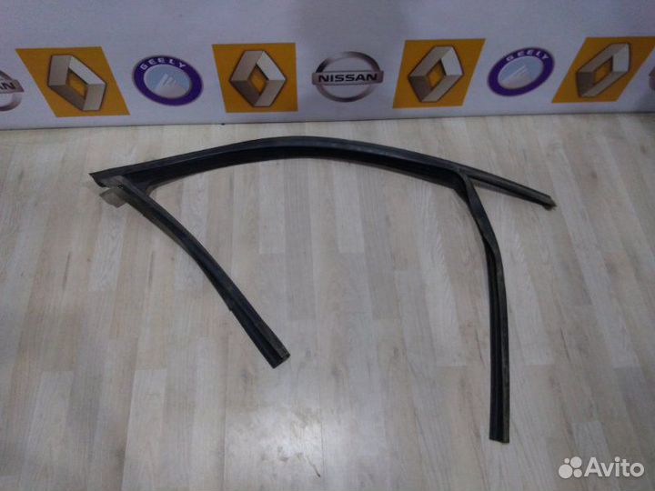 Уплотнитель перед проема стекла двери Renault flue
