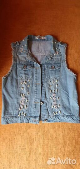 Джинсовая безрукавка и комбинезон