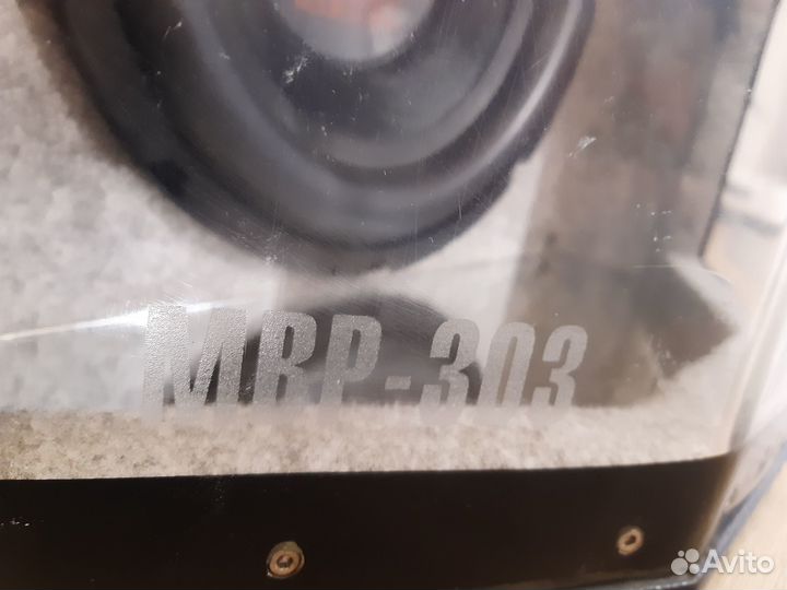 Сабвуфер и усилитель в автомобиль