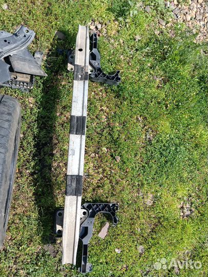 Усилитель переднего бампера Renault Megane