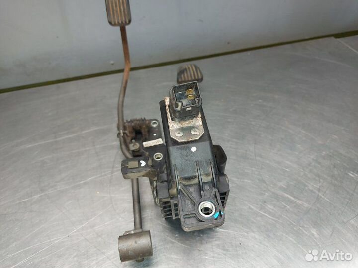 Педальный узел Chevrolet Lacetti J200 F16D3