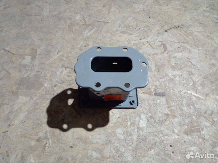 Кронштейн усилителя переднего бампера Kia Ceed 1