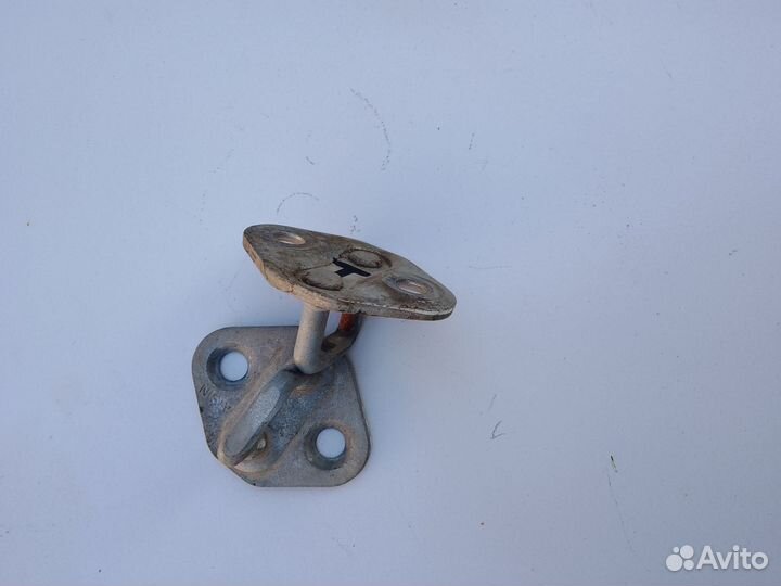 Ответная планка замка Toyota