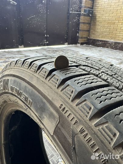 Kumho 792 185/65 R15 73