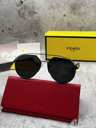 Солнцезащитные очки fendi