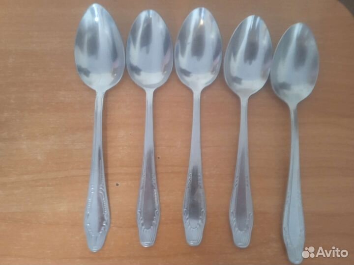 Столовые приборы, ложки, вилки, ножи