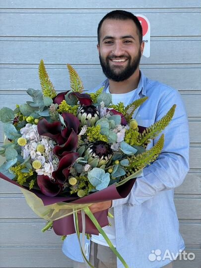 Стильный букет из экзотических цветов, каллы