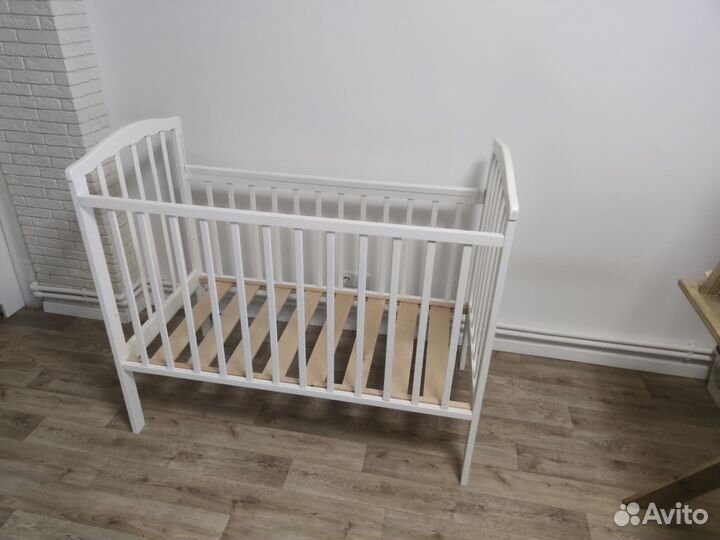 Кровать детская Ascona с маятником и колесиками