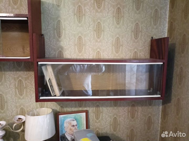 Книжные полки со стеклом