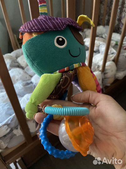 Игрушка развивающая фишер прайс на коляску